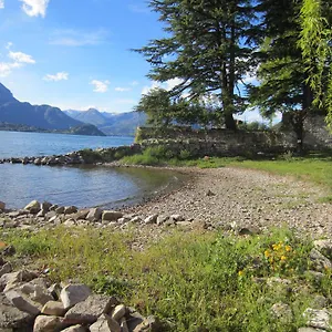 Beach Lierna